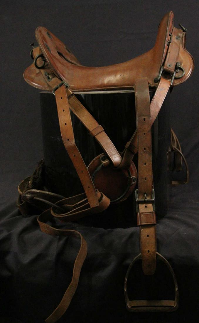ANTIQUE MCCLELLAN CAVALRY SADDLE & HARNESS: ANTIQUE MCCLELLAN CAVALRY SADDLE & HARNESS Height: 34 in. by Width: 26 in. by Depth: 19 in.