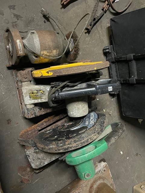 MIXED LOT OF THREE ELECTRIC POWER TOOLS: MIXED LOT OF THREE ELECTRIC POWER TOOLS - (1) HITACHI CC14SF MITER SAW; (2) DEWALT DW870 MITER SAW; (3) DUAL WHEEL TABLE GRINDER