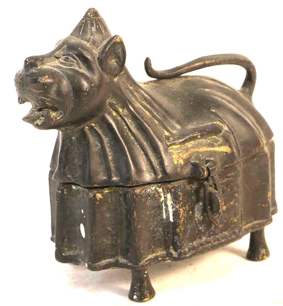 ANTIQUE INDIAN DOG BRASS JEWELRY BOX (1 of 4)
