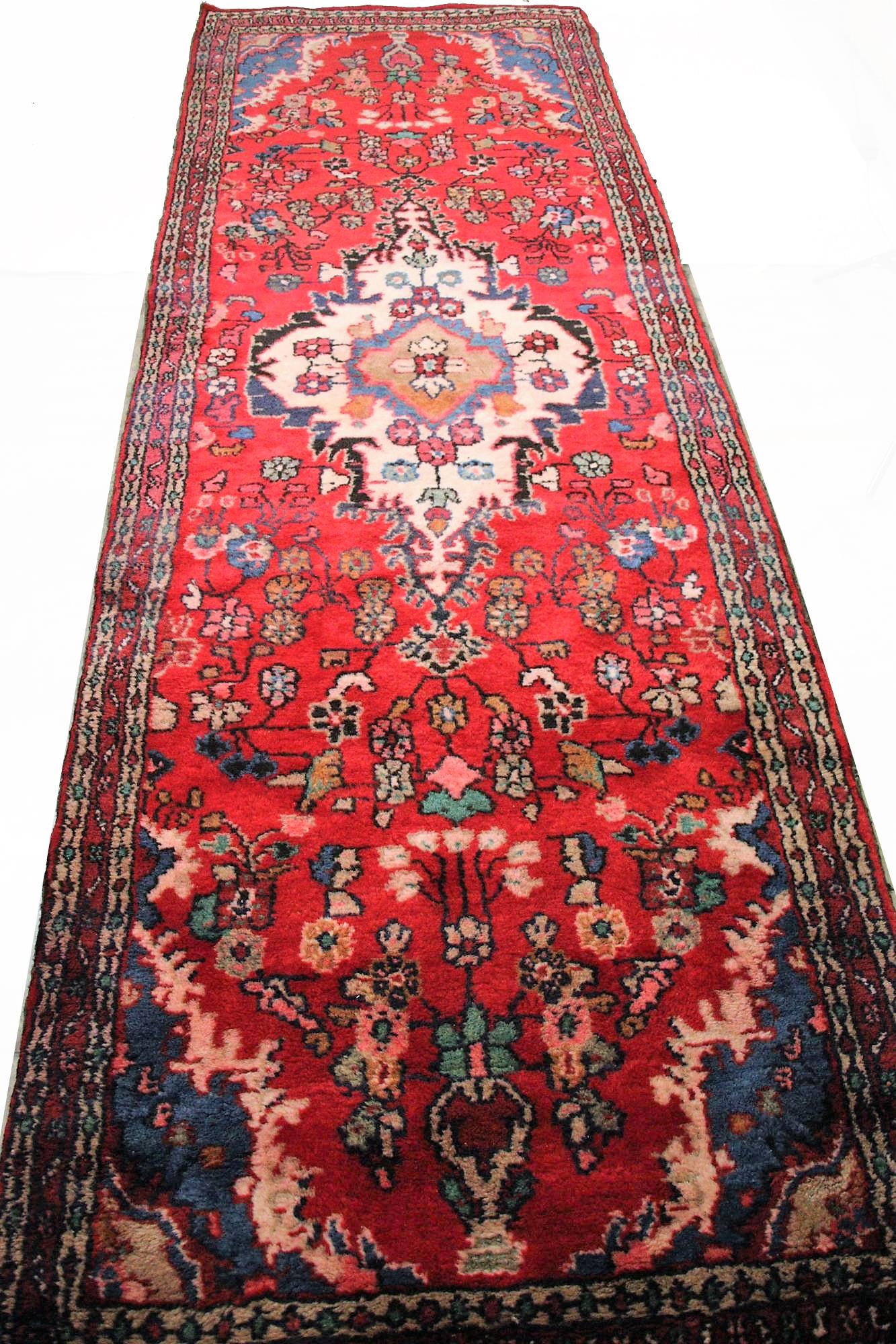 HAND KNOTTED PERSIAN HERIZ RUNNER (1 of 4)