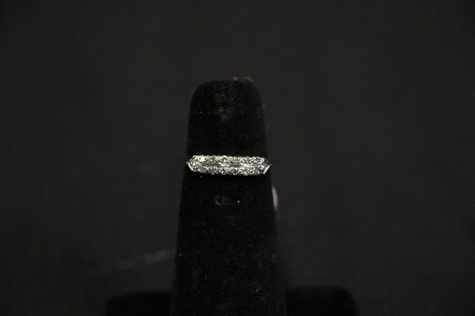 ANTIQUE DIAMOND & PLATINUM RING (1 of 3)