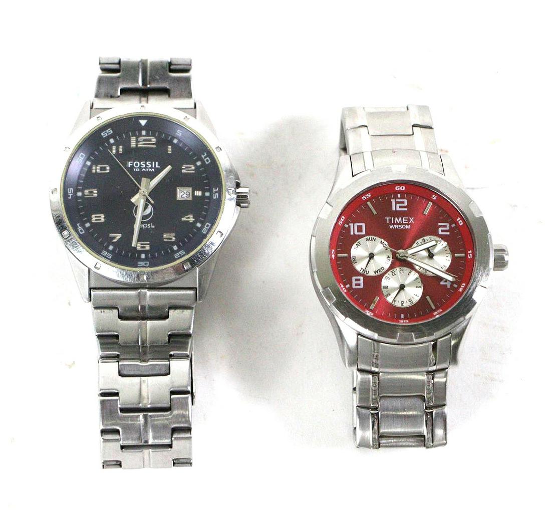 PAIR OF MENS QUARTZ WRIST WATCHES: PAIR OF MENS WRIST WATCHES:1. MENS TIMEX WR50M RED DIAL CHRONOGRAPH STAINLESS STEEL QUARTZ WATCH - NEW BATTERY/WORKS GREAT;2. MENS TIMEX PR-5359 BLUE DIAL STAINLESS STEEL QUARTZ WATCH - NEW BATTERY/WO