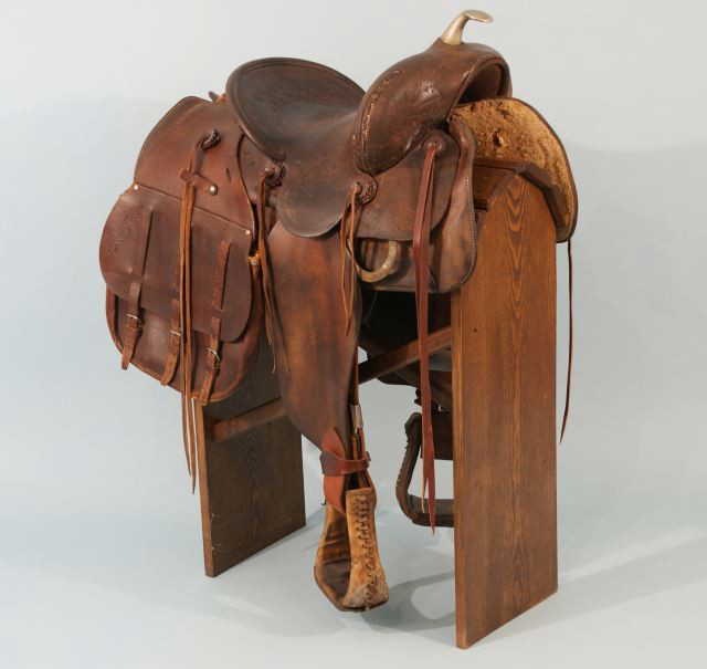 1 VINTAGE KING RANCH SADDLE WITH STAND