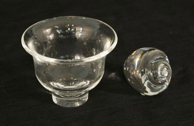 TIFFANY SEASHELL & STUEBEN SMALL VASE: TIFFANY SEASHELL & STUEBEN SMALL VASE. Height: 4 in. by Width: 5 in. by Depth: 5 in.