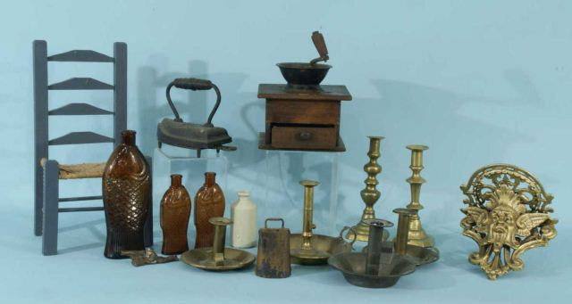 16 PIECES OF ASSORTED DECORATIVE ACCESSORIES: BOX LOT OF 16 PIECES OF ASSORTED DECORATIVE ACCESSORIES. 1. SMALL LADDERBACK AND CANE SIDE CHAIR 2. ANTIQUE IRON 3. ANTIQUE COFFEE/TEA GRINDER 4. METAL GILDED WALL BRACKET 5. VINTAGE METAL SOLDIER FIG
