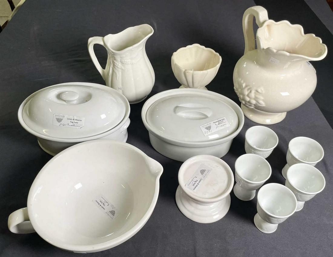 MIXED LOT OF 12 VINTAGE CREAMWARE PIECES: MIXED LOT OF 12 VINTAGE CREAMWARE PIECES.
