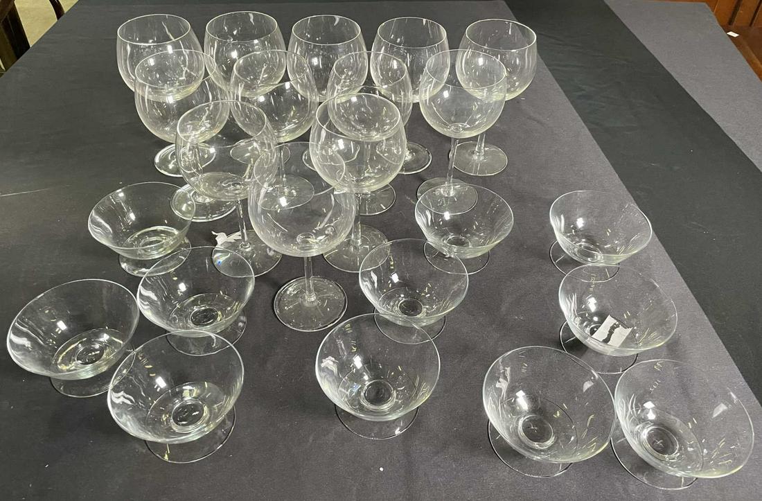 MIXED LOT OF 23 ASSORTED GLASS STEMWARE (1 of 3)