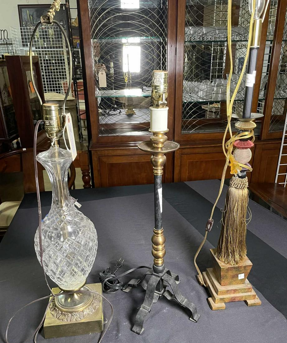 MIXED LOT OF THREE TABLE LAMPS (1 of 4)