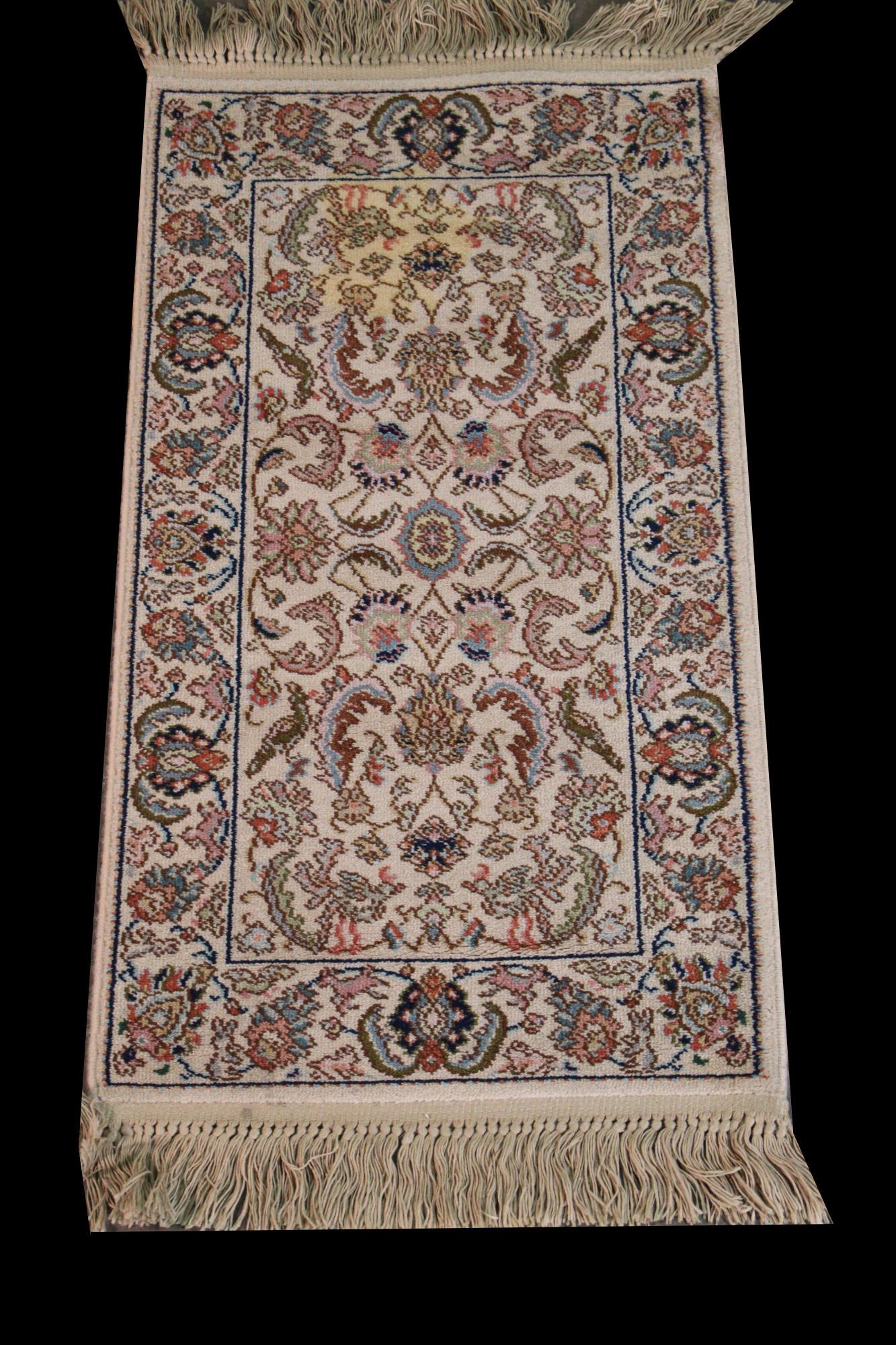 PERSIAN STYLE MACHINE LOOMED RUG (1 of 4)