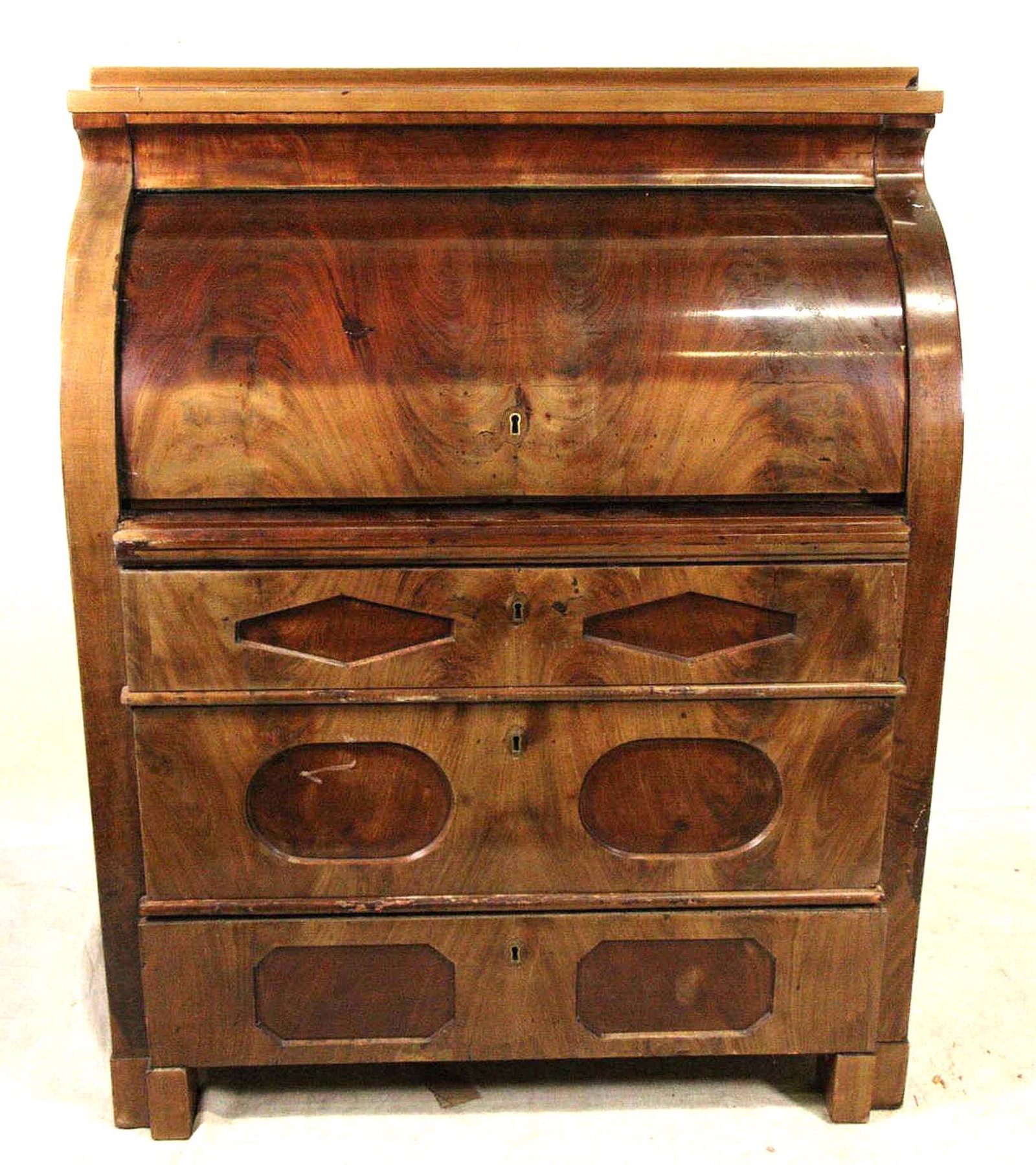 19th CENTURY BURLED WOOD CYLINDER ROLL DESK: 19th CENTURY BURLED WOOD CYLINDER ROLL DESK.