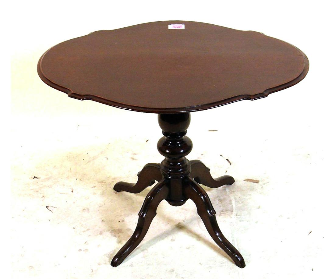 VINTAGE MAHOGANY PEDESTAL TABLE: VINTAGE MAHOGANY PEDESTAL TABLE