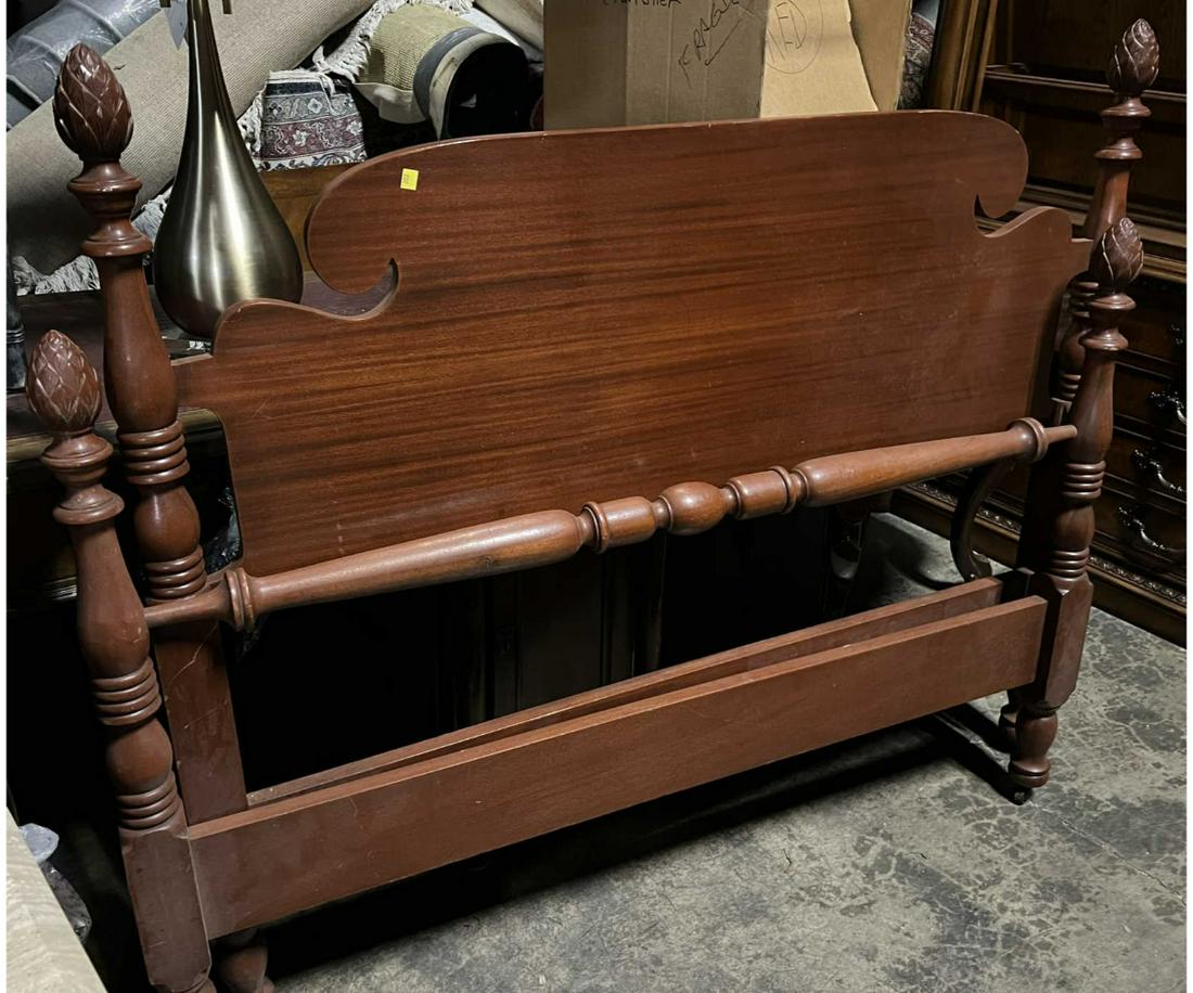 FULL SIZE HEADBOARD AND FOOTBOARD BED: FULL SIZE HEADBOARD & FOOTBOARD BED (NO RAILS).