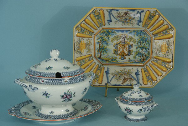 LOT OF THREE PORCELAIN SERVING PIECES: LOT OF THREE PORCELAIN SERVING PIECES. TALAVERA ESPANA RECTANGULAR PORCELIAN SERVING PLATTER, DIAMOND ROSE LARGE TUREEN ON PLATTER, DIAMOND ROSE SMALL TUREEN. Height: 14 1/2 and 12 in. by Width: 18 an
