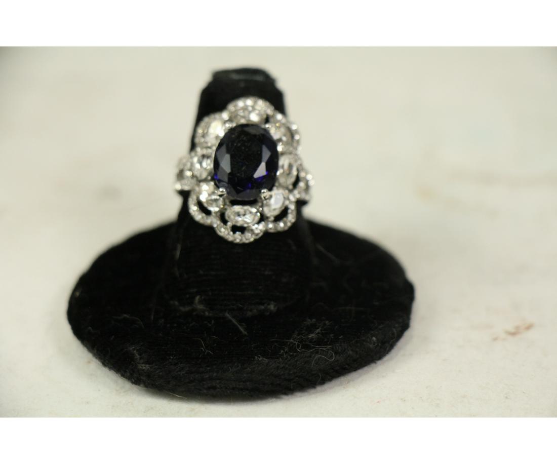 9.22ct SAPPHIRE & WHITE TOPAZ ESTATE RING (1 of 3)