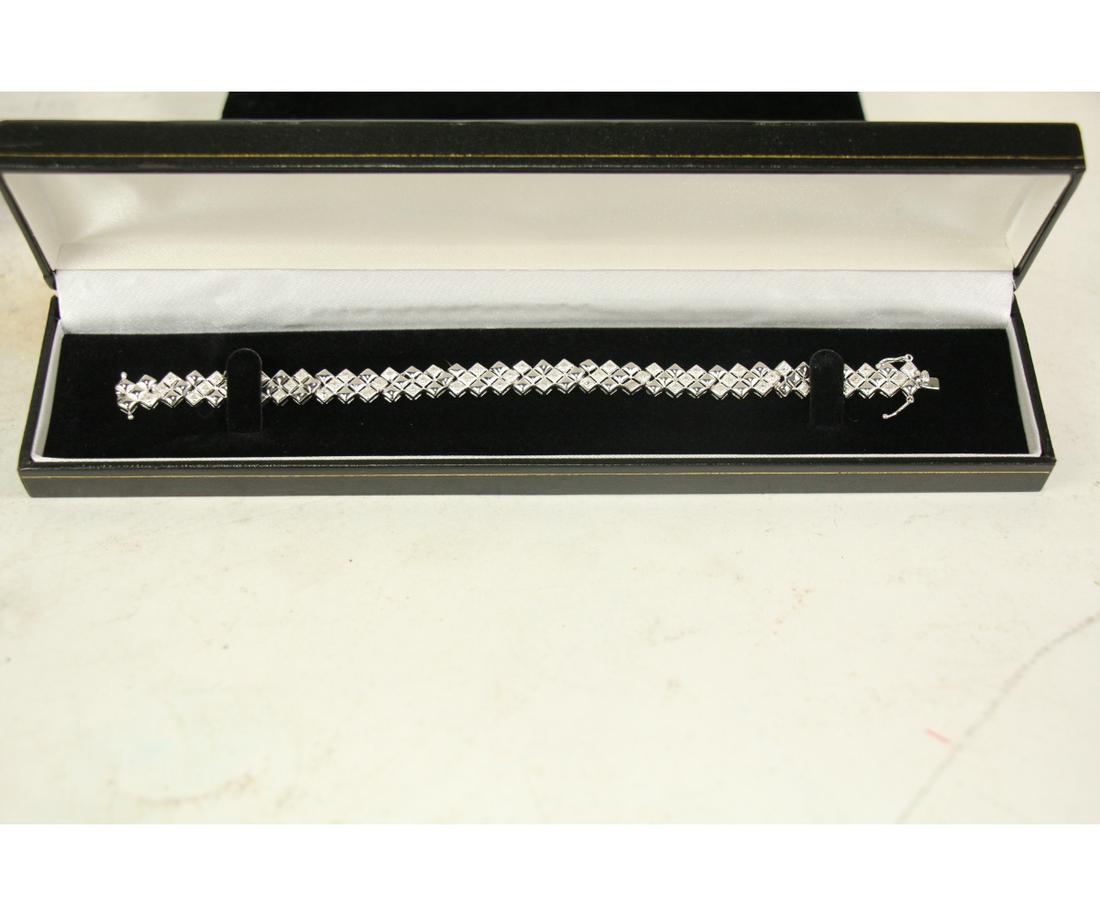 DIAMOND TENNIS BRACELET: DIAMOND TENNIS BRACELET - (L193)