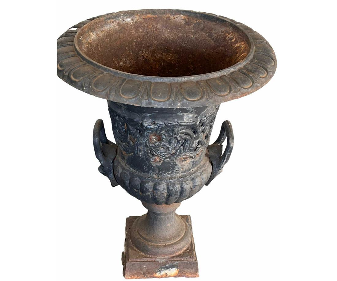 ANTIQUE CAST IRON GARDEN PLANTER (1 of 2)