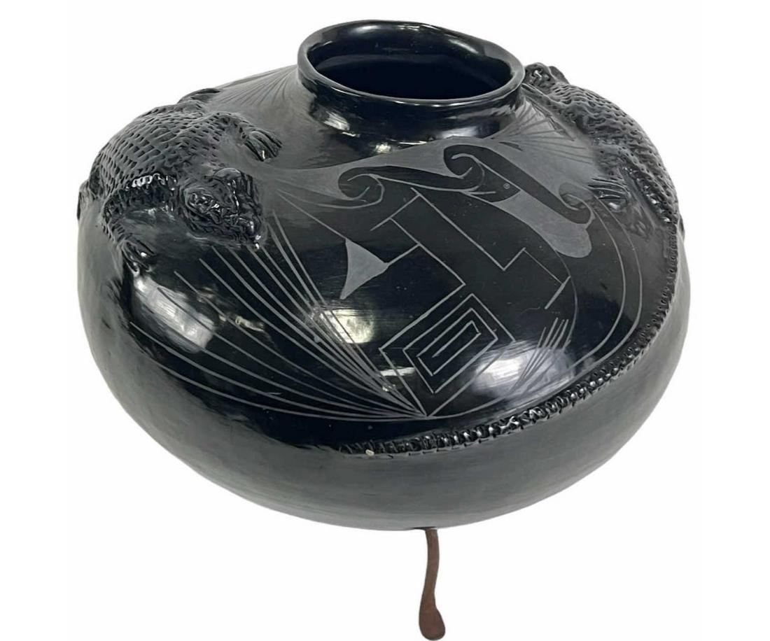 VINTAGE REYNALDA Q. DE LOPEZ MEXICAN POTTERY: VINTAGE REYNALDA Q. DE LOPEZ MEXICAN POTTERY. Height: 11 in. by Width: 10 in. by Depth: 10 in.