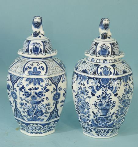 PAIR OF ANTIQUE DELFT PORCELAIN JARS, CIRCA 1900