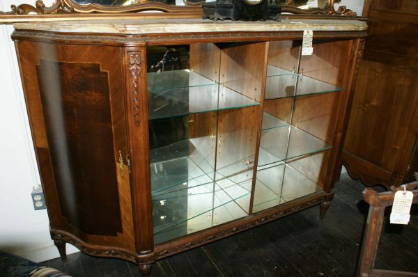 French onyx top buffet with mirrored back glass sh: French onyx top buffet with mirrored back glass shelving. Buyer's Responsibility: All items must be paid the day of purchase and removed from the premises no later than 5 p.m. Monday, June 27. Or item
