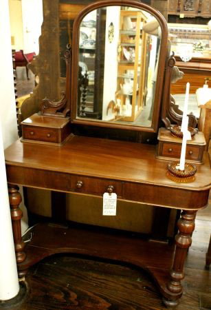 English 19thC Mahogany Dressing Table with Mirror: English 19thC Mahogany Dressing Table with Mirror. Buyer's Responsibility: All items must be paid the day of purchase and removed from the premises no later than 5 p.m. Monday, June 27. Or items may b