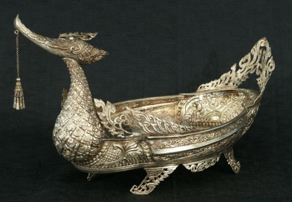 ANTIQUE THAI STERLING SILVER DRAGON JARDINIERE: ANTIQUE THAI STERLING SILVER DRAGON JARDINIERE. WEIGHT 37.5 OZ. Height: 10 in. by Width: 17 in. by Depth: 8 1/2 in.