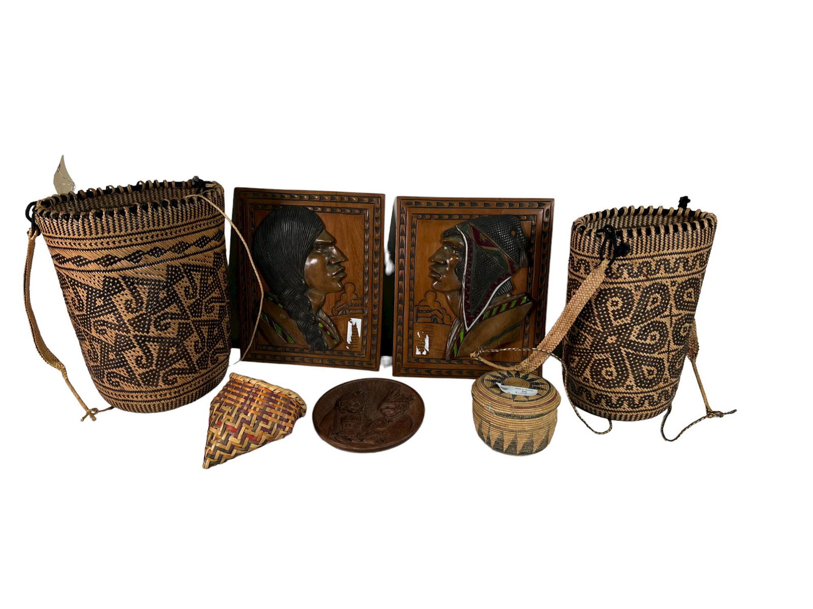 LOT OF WOVEN BASKETS AND WOOD CARVED PANELS (1 of 4)