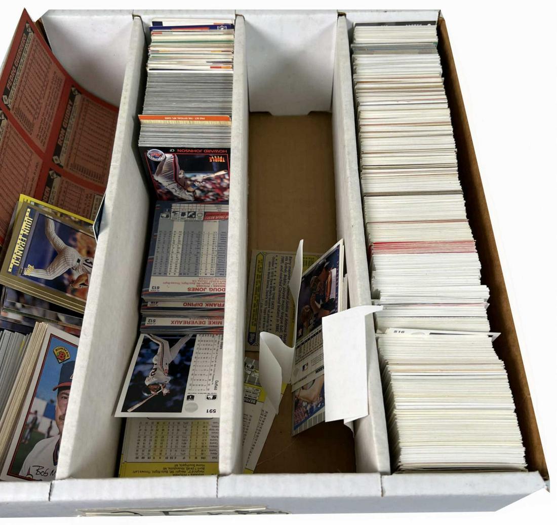 LOT OF BASEBALL CARDS BOX (3) (1 of 7)