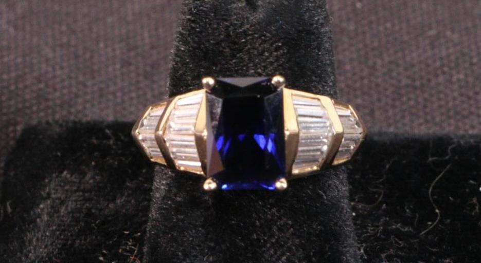 SAPPHIRE & DIAMOND GOLD RING (1 of 3)