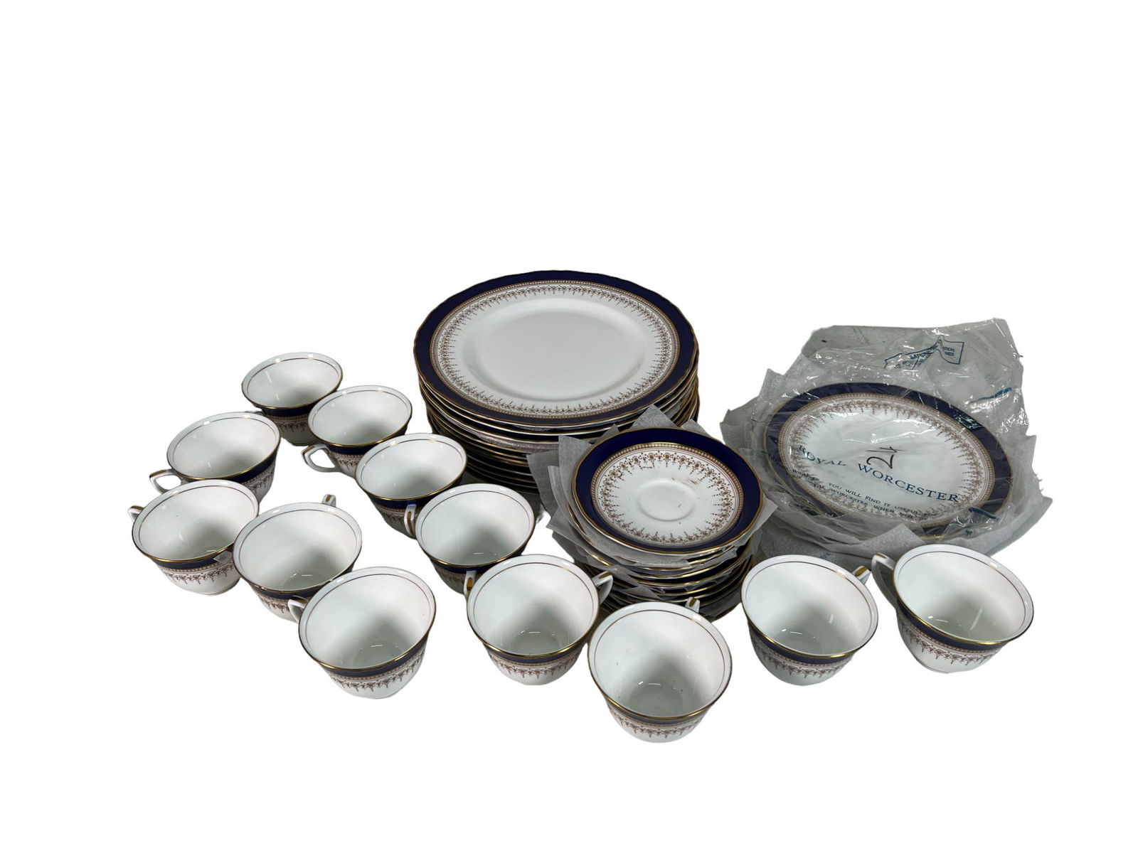 44 PCS OF ROYAL WORCESTER FINE CHINA (1 of 6)