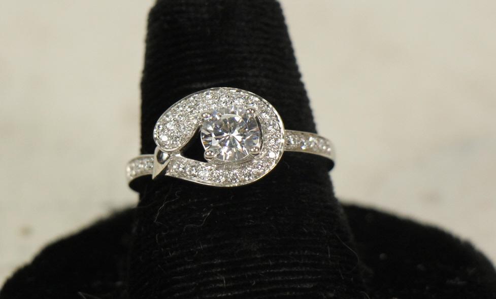 DESIGNER WHITE TOPAZ ESTATE RING (1 of 2)