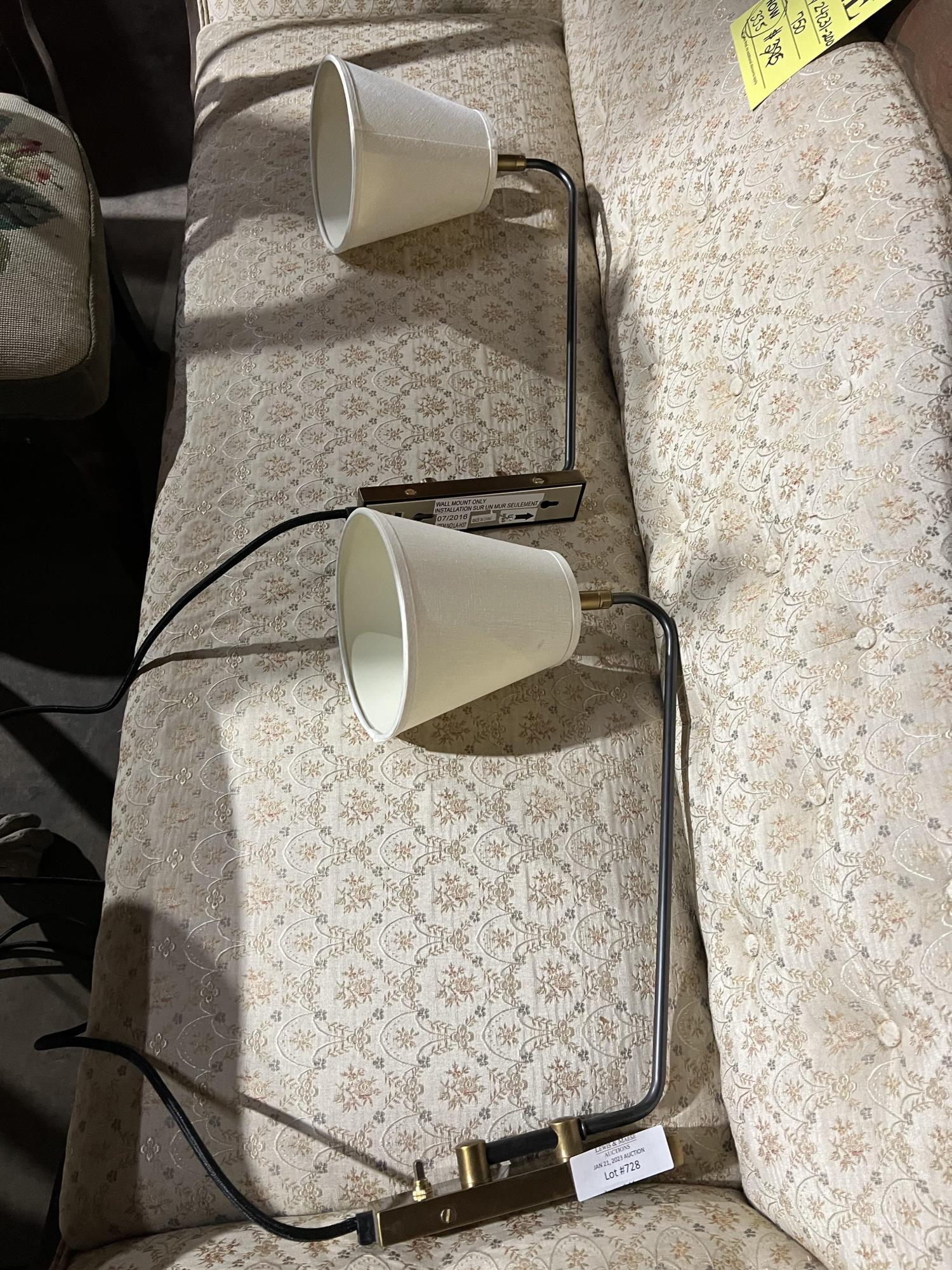 PR OF WALL MOUNTED LAMPS (1 of 2)