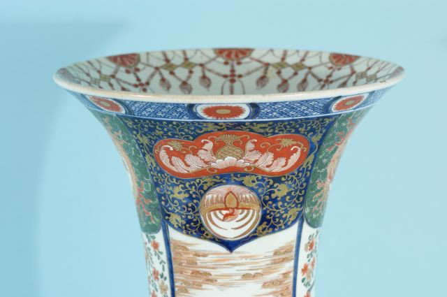 19th CENTURY IMARI PORCELAIN VASE - 2