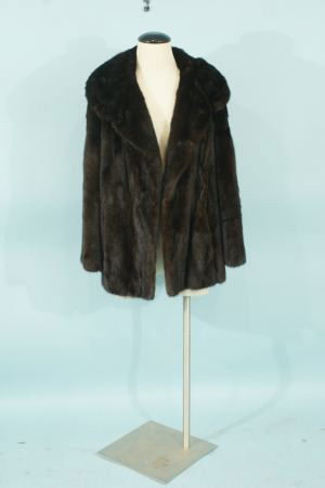 NATURAL RANCH MINK JACKET BY SAKOWITZ: NATURAL RANCH MINK JACKET BY SAKOWITZ. SIZE: MEDIUM Height: 29 in. by Width: 33 in. by Depth: 10 in.