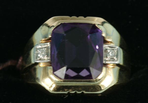 GENTLEMANS 14KT GOLD ALEXANDRITE & DIAMOND RING: "GENTLEMANS 14KT YELLOW GOLD RING. Alexandrite with two (2) diamonds. Total ring wt. approx. 8.9 grams.