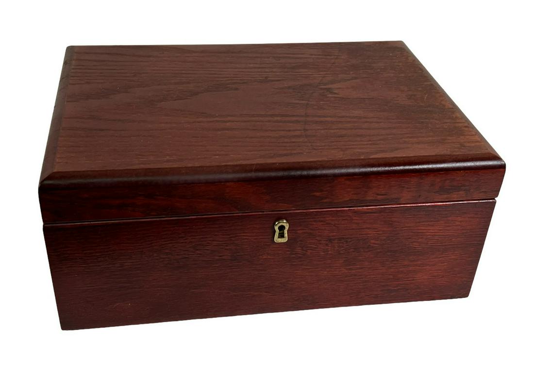 MAHOGANY CIGAR BOX HUMIDOR (1 of 2)