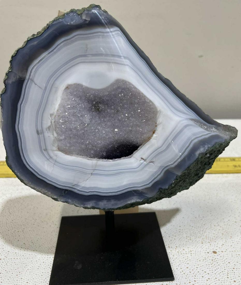 AGATE ON STAND (1 of 2)