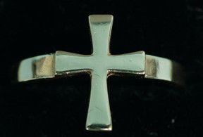 JAMES AVERY 14KT YELLOW GOLD CROSS RING: JAMES AVERY 14KT YELLOW GOLD CROSS RING. TOTAL APPROX. WEIGHT: 3.0 GRAMS.