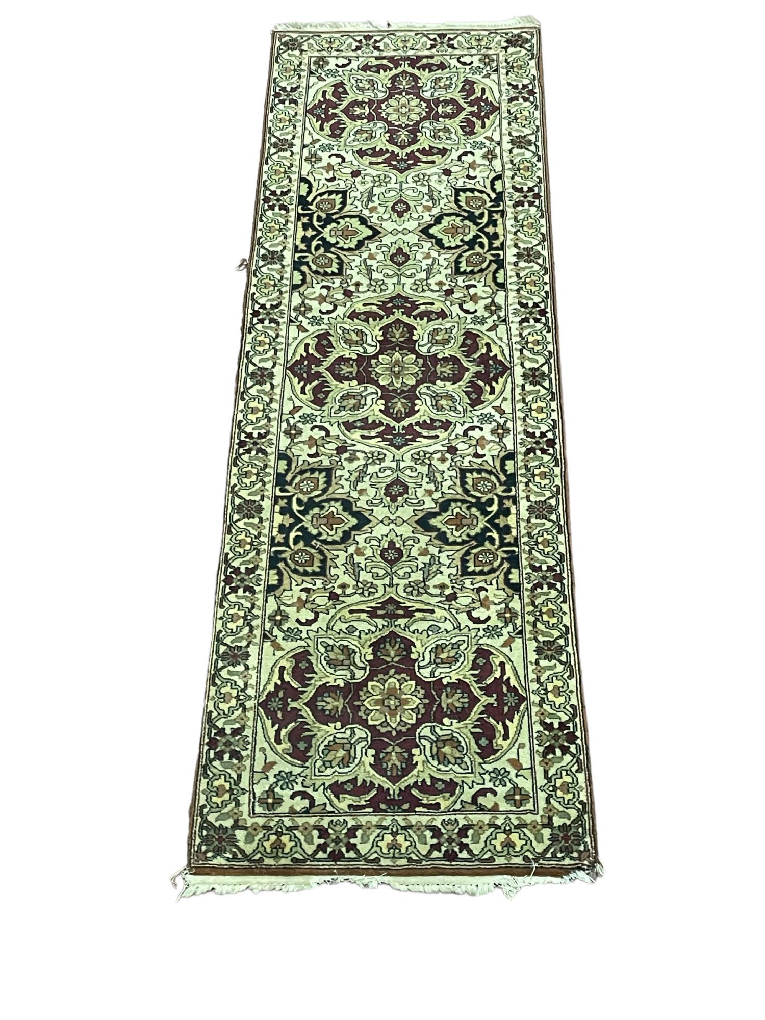 HAND KNOTTED TAN AND GOLD RUNNER: HAND KNOTTED TAN AND GOLD RUNNER Height: 99.5 in. by Width: 30.5