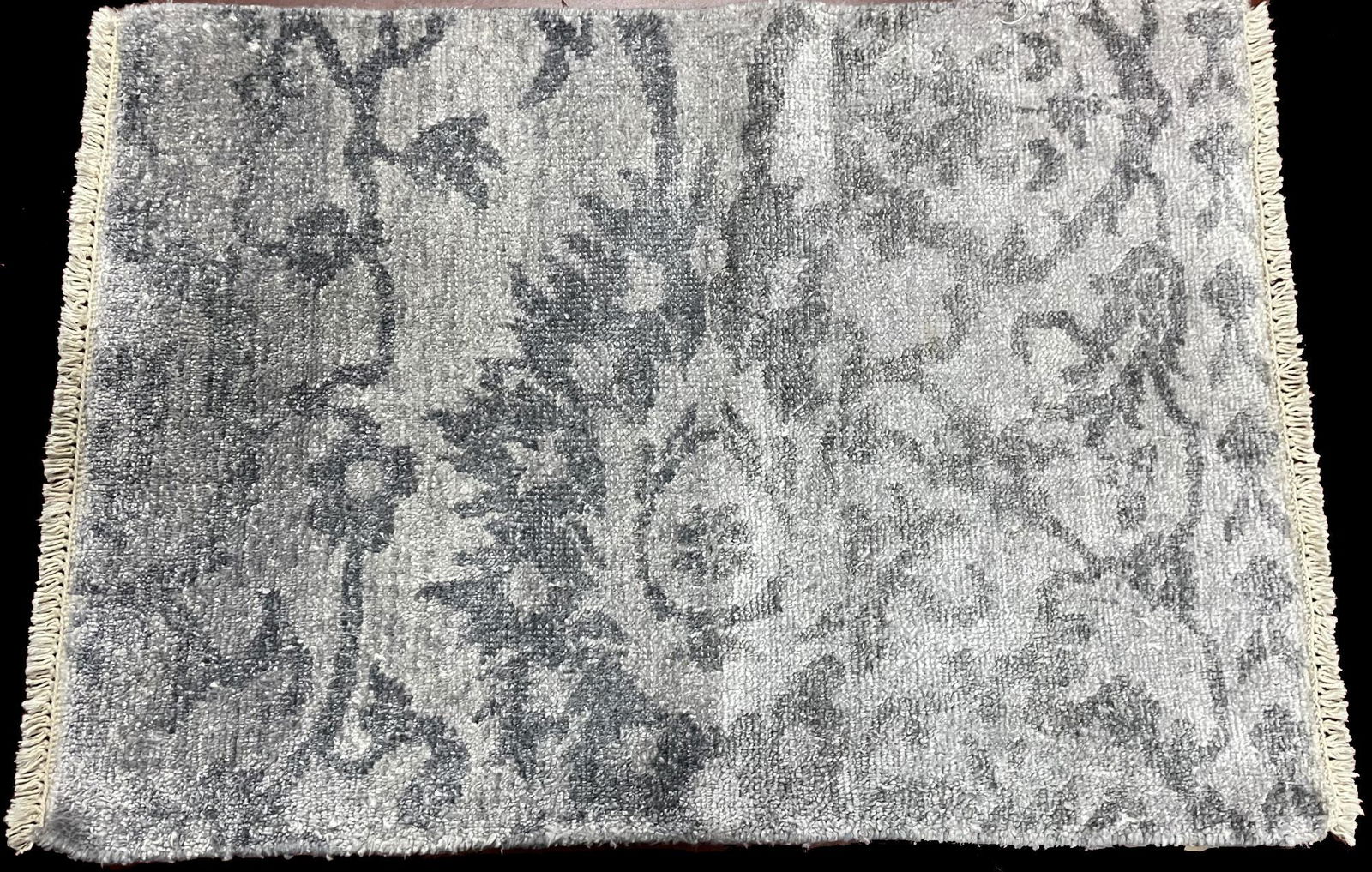 GREY SMALL AREA RUG (1 of 3)