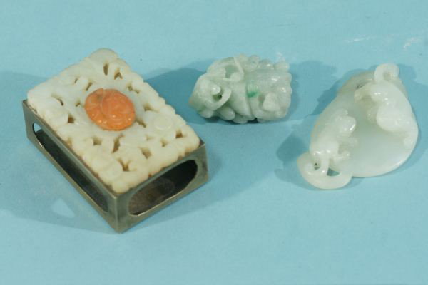 CARVED JADE MATCH HOLDER, MONKEY W/FRUIT, NEWTS: CARVED JADE MATCH HOLDER, MONKEY WITH FRUIT AND NEWTS ON LILYPAD. Height: 2 1/2 and 1/2 in. by Width: 1 and 1 in. by Depth: 1 1/2 and 1 in.
