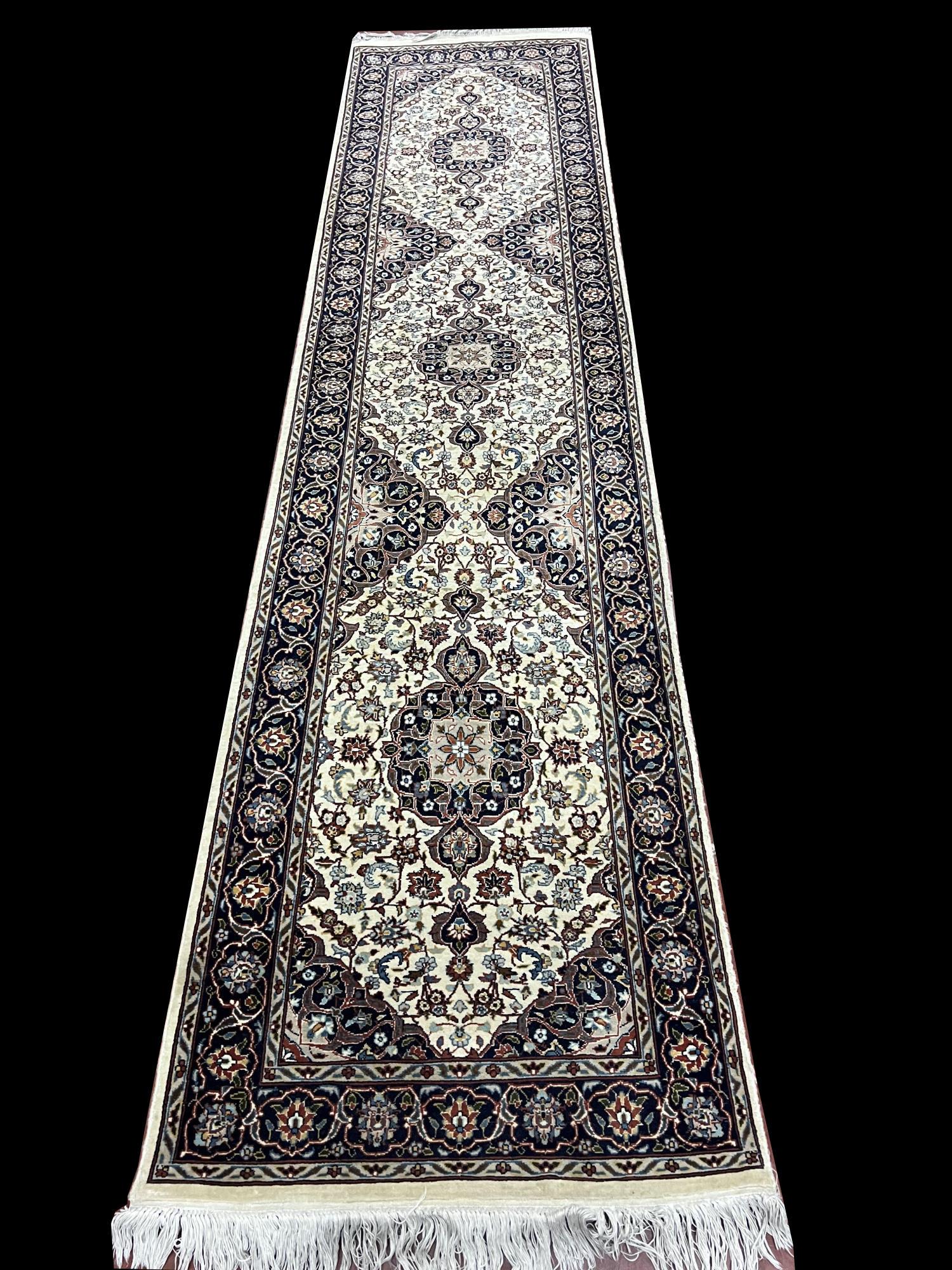 KERMAN RUNNER 127 X 30 (1 of 4)