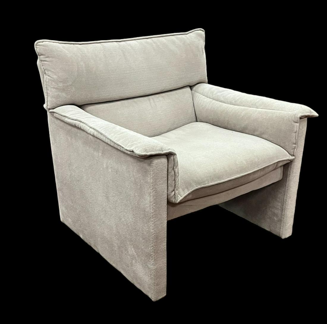MID-CENTURY MODERN LOUNGE CHAIR BY PREVIEW: MID-CENTURY MODERN LOUNGE CHAIR BY PREVIEW. Height: 31 in. by Width: 31 in. by Depth: 31 in.