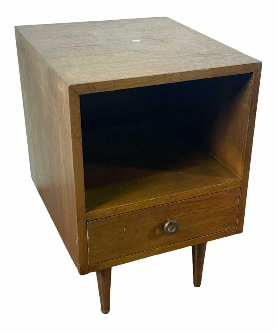 MID-CENTURY END TABLE (1 of 3)