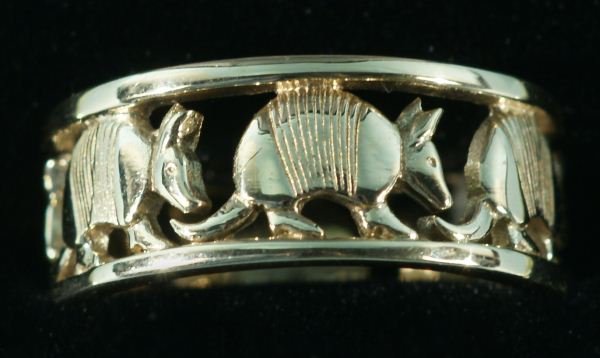 14KT YELLOW GOLD JAMES AVERY ARMADILLO RING: STAMPED 14KT YELLOW GOLD JAMES AVERY ARMADILLO RING. THE DISCONTINUED RING WEIGHT APPROX. 5.3 GRAMS.