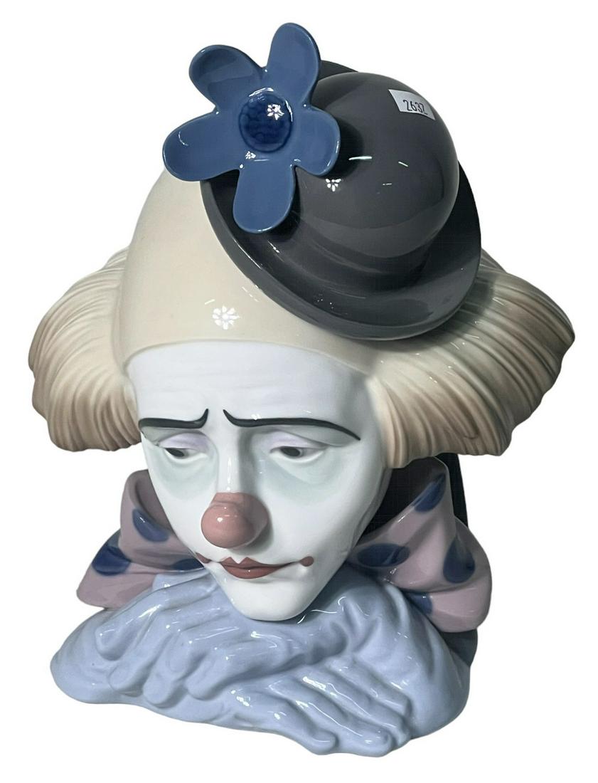 LLADRO CLOWN FIGURE (1 of 4)