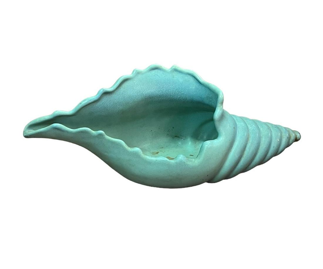 VINTAGE VAN BRIGGLE BLUE COLORADO CONCH SHELL (1 of 3)