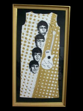 VINTAGE BEATLES PRINT ON LATE 60'S STYLE DRESS: VINTAGE BEATLES PRINT ON LATE 60'S STYLE DRESS