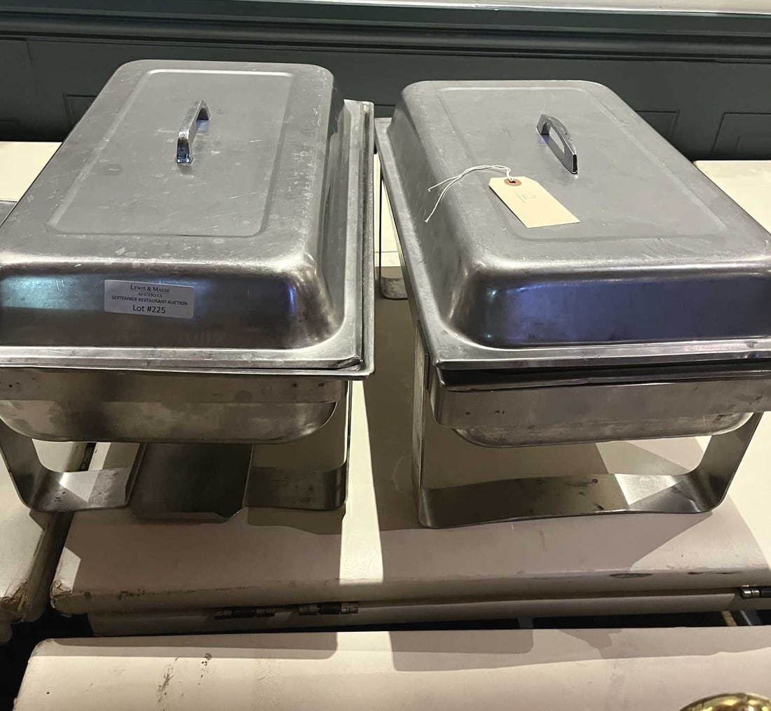 2 CHAFING BUFFET SERVERS: 2 CHAFING BUFFET SERVERS