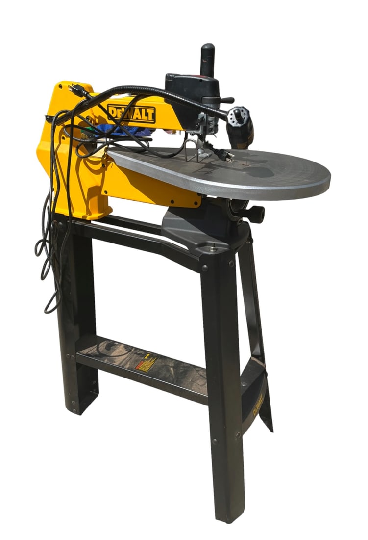 Dewalt Dw788 20" Scroll Saw W Stand And Light Auction