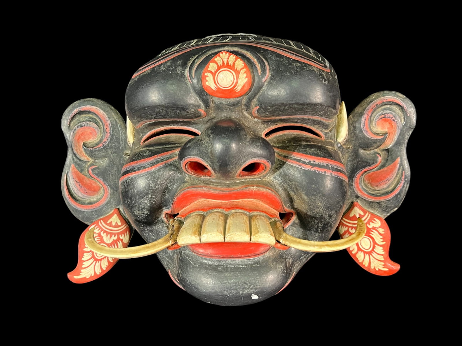BARONG LANDUNG BALINESE MASK: BARONG LANDUNG BALINESE MASK Height: 11.5 in. by Width: 17.5 in. by Depth: 7